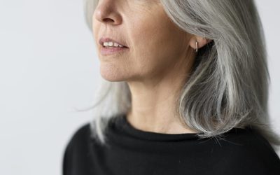 Consejos para lucir un pelo blanco: Tendencia 2024